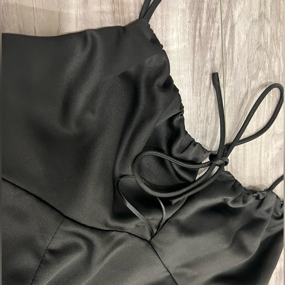 A beautiful dress in the style of a nightgown, silk is very expensive🖤🫶 - Picture 3 of 4